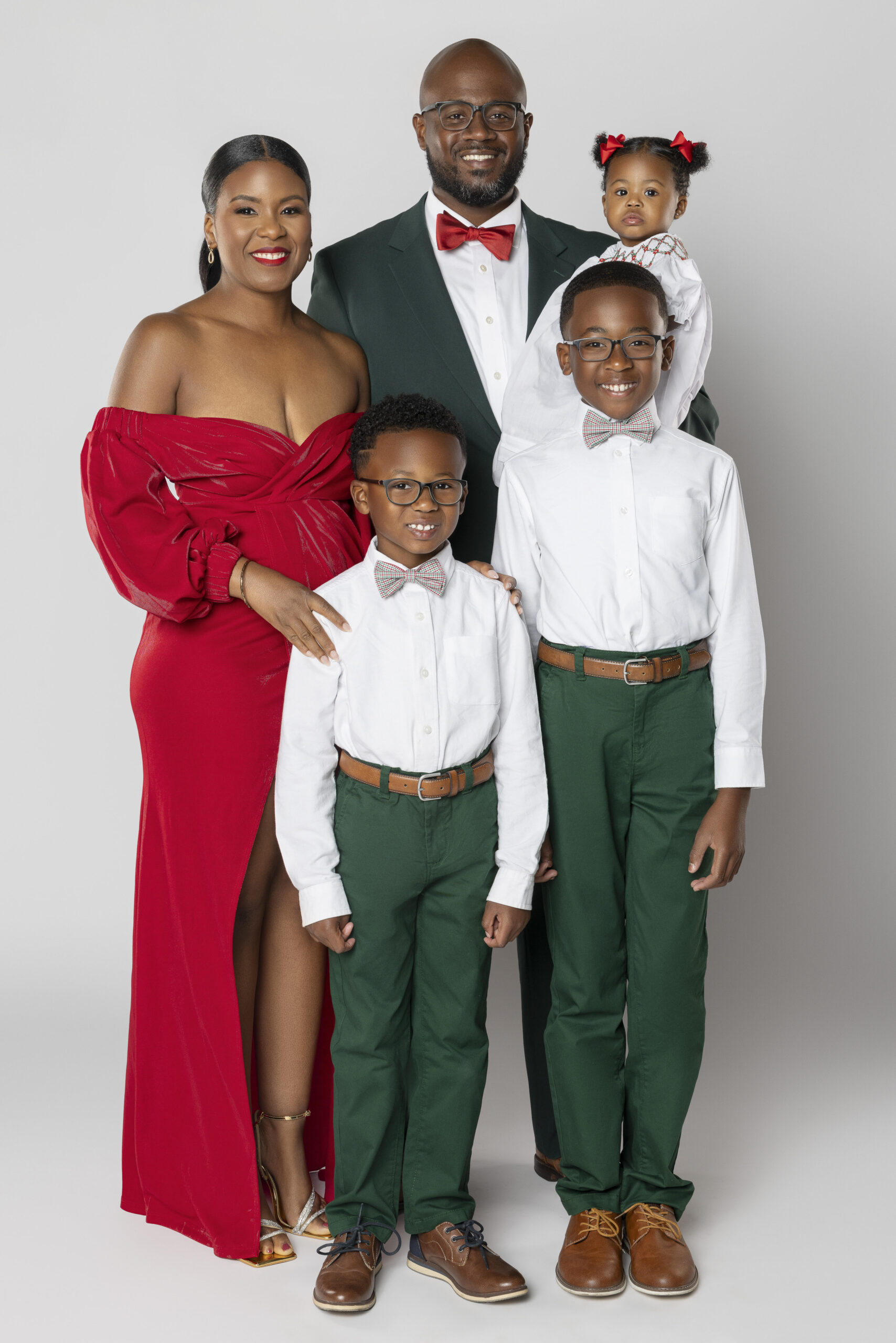 family of 5 dressed in red and green for a family photo shoot